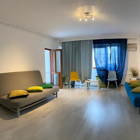 Green Apartment 41 Bukarest Exteriör bild